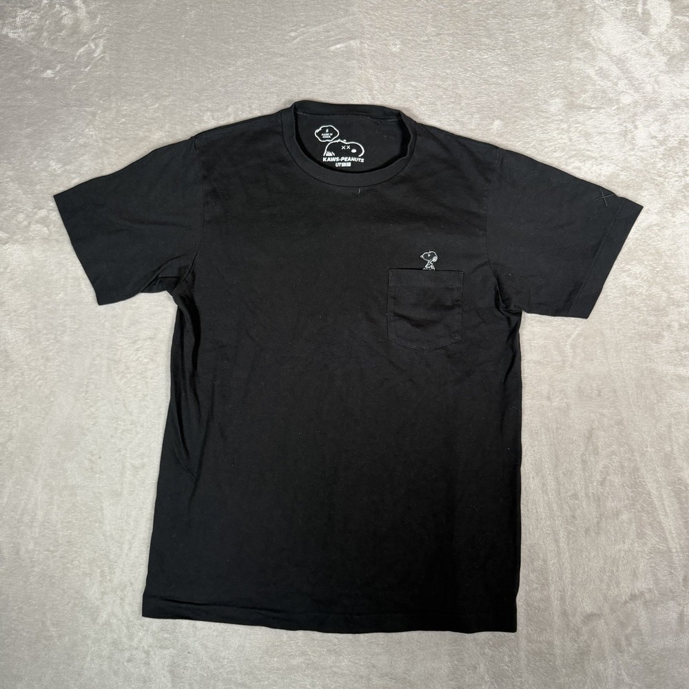 Uniqlo x Kaws x Peanuts Snoopy T Shirt Men's S Pocket Embroidered Cotton Black